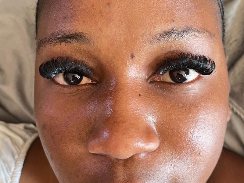 Della lash bar